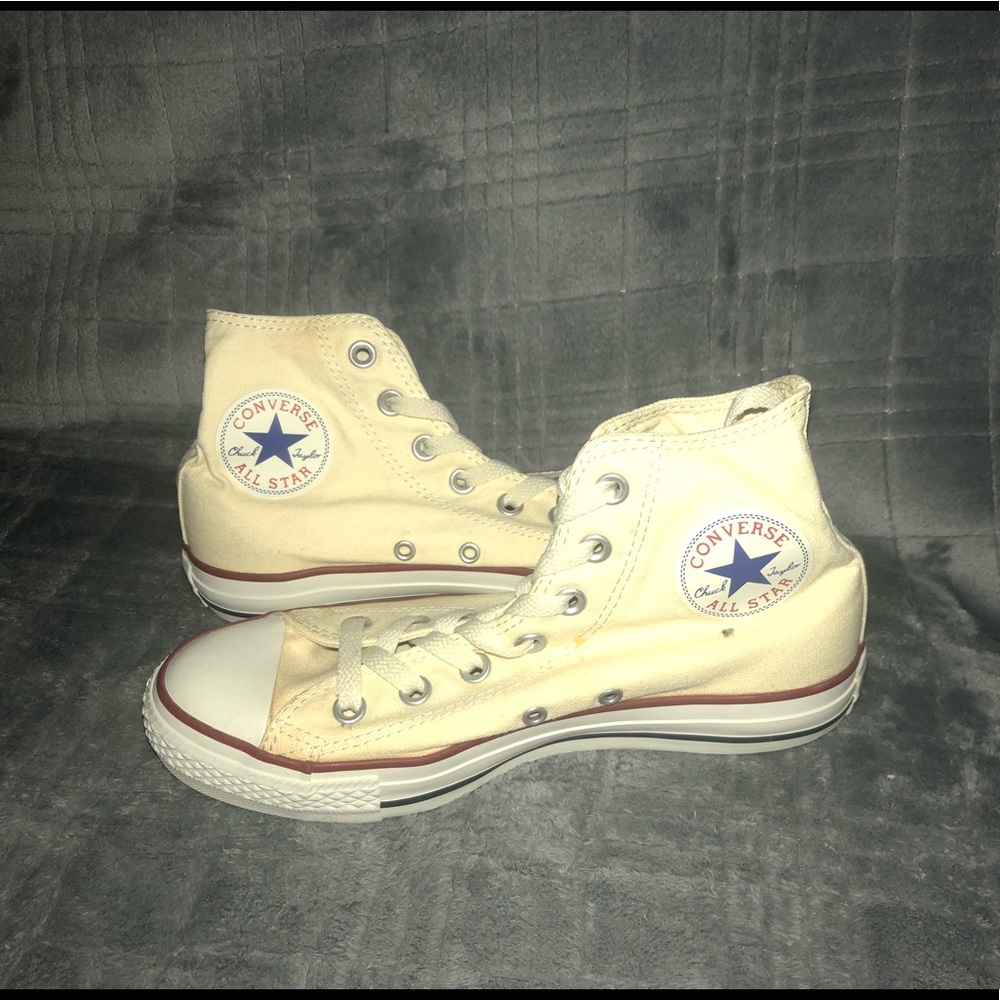 High top Cream Converse size 8